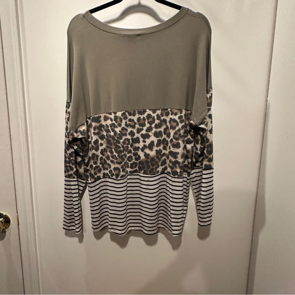 NWOT Lovely Melody Green Long Sleeve Tee - Picture 7 of 8